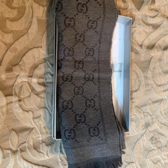 poshmark gucci scarf
